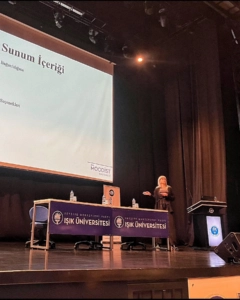 Psikolog Damla Özcan'ın Işık Üniversitesi’nde düzenlenen “VIII. Psikoloji Günü” çerçevesinde “Bağımlılık ve Kumar Bağımlılığına Girişi semineri